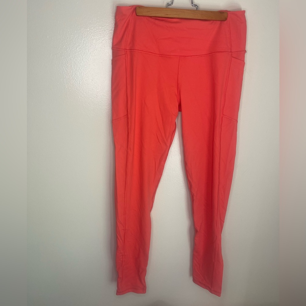 Victoria Sport Women's Vibrant Coral Leggings
